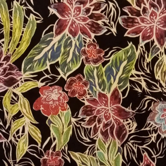 Women's Top - Picture 3 of 4